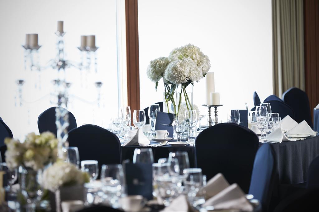 Grand Josun بوسان المظهر الخارجي الصورة The table setting at a formal dinner
